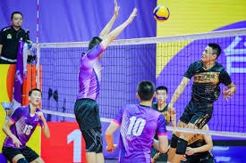 英雄联盟解说阵容调整引热议