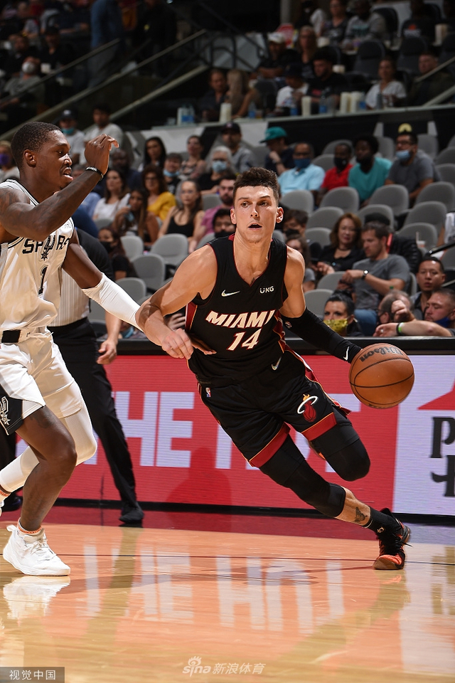 持阵容的竞 持阵容的竞